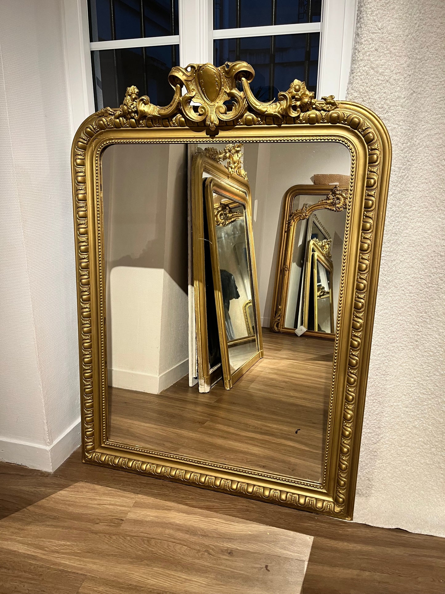 Miroir Louis Philippe à fronton appartement.basile