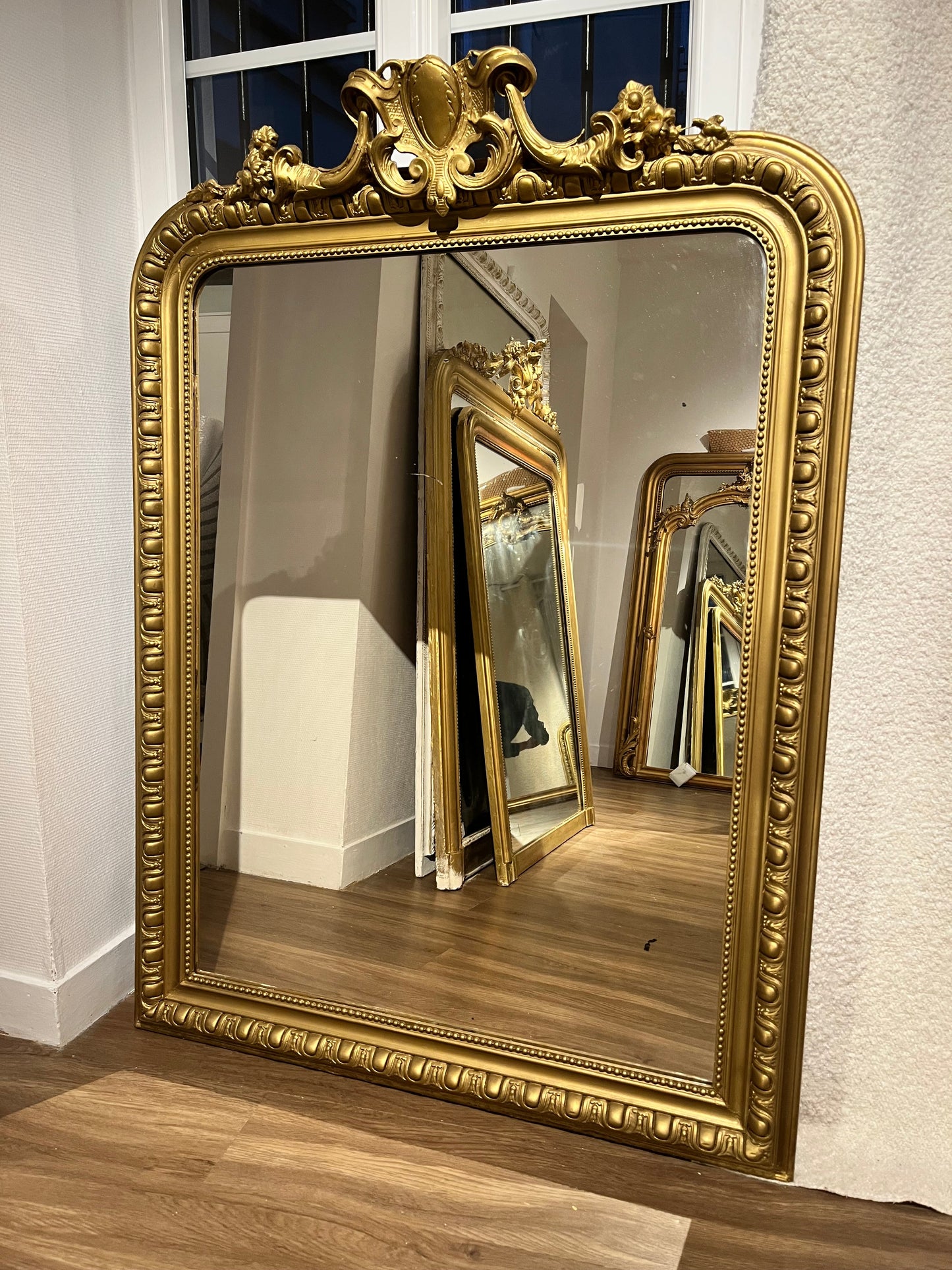 Miroir Louis Philippe à fronton appartement.basile