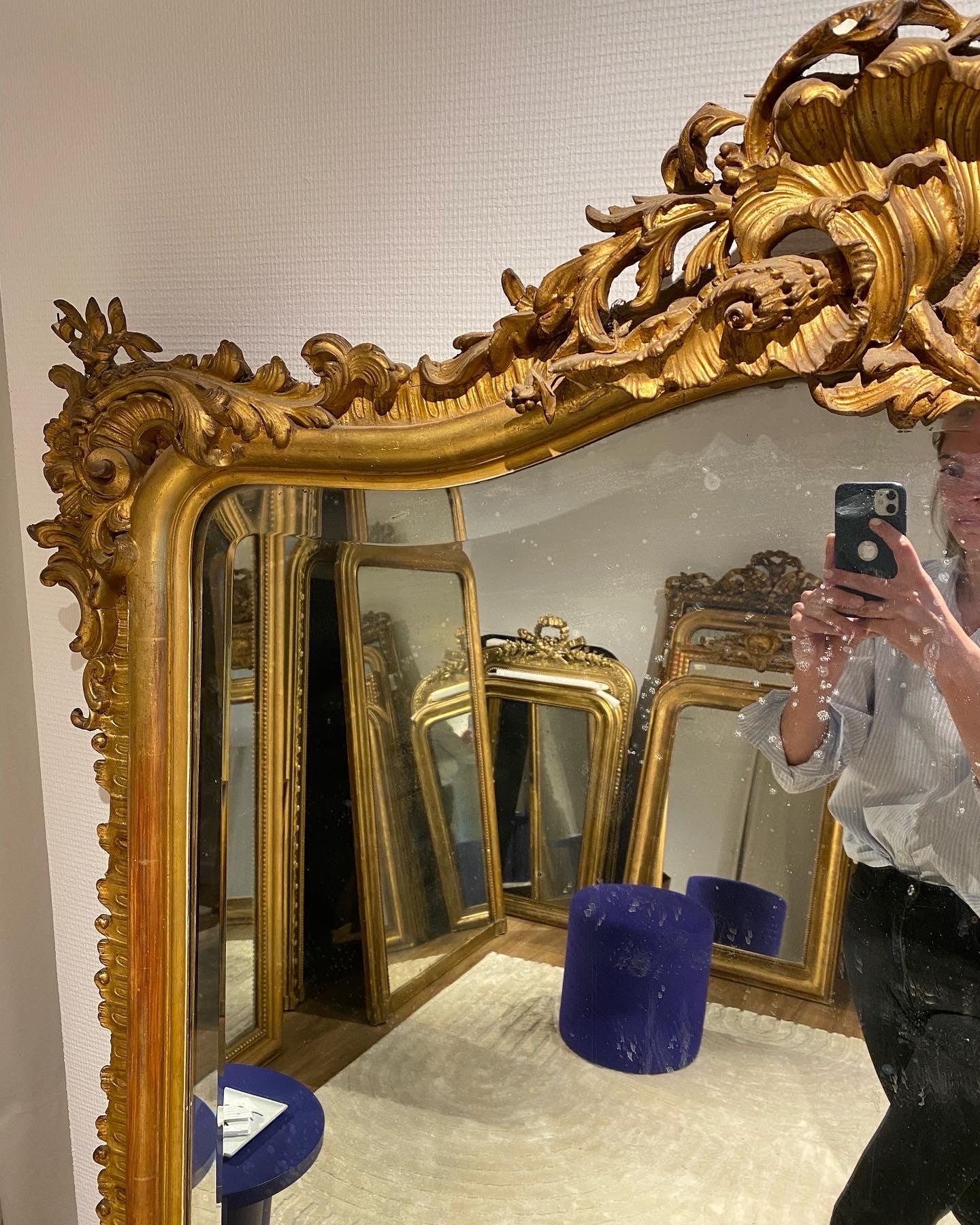 Grand miroir Louis XV à fronton appartement.basile