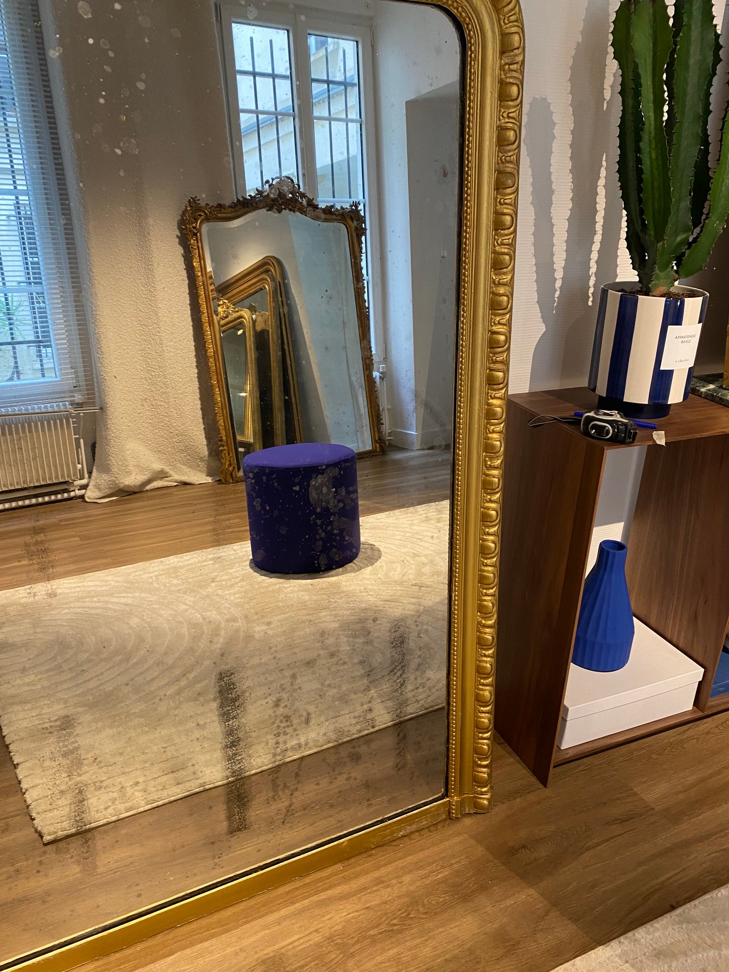 Grand miroir Louis Philippe à fronton appartement.basile