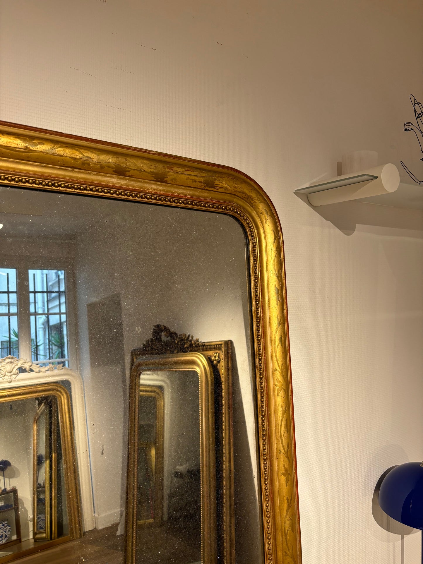 Miroir Louis Philippe à la feuille d’or appartement.basile