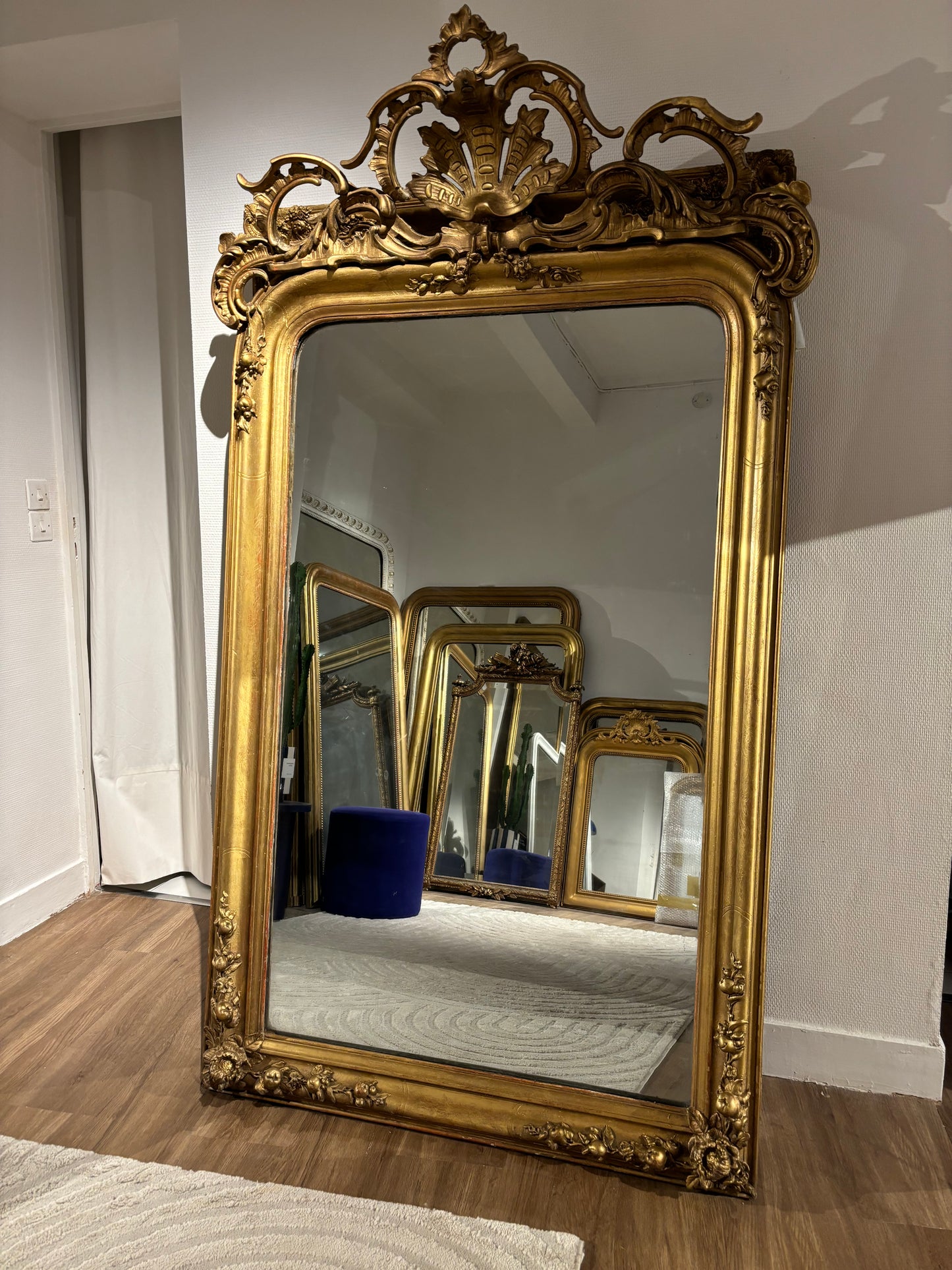 Miroir Louis Philippe à fronton appartement.basile
