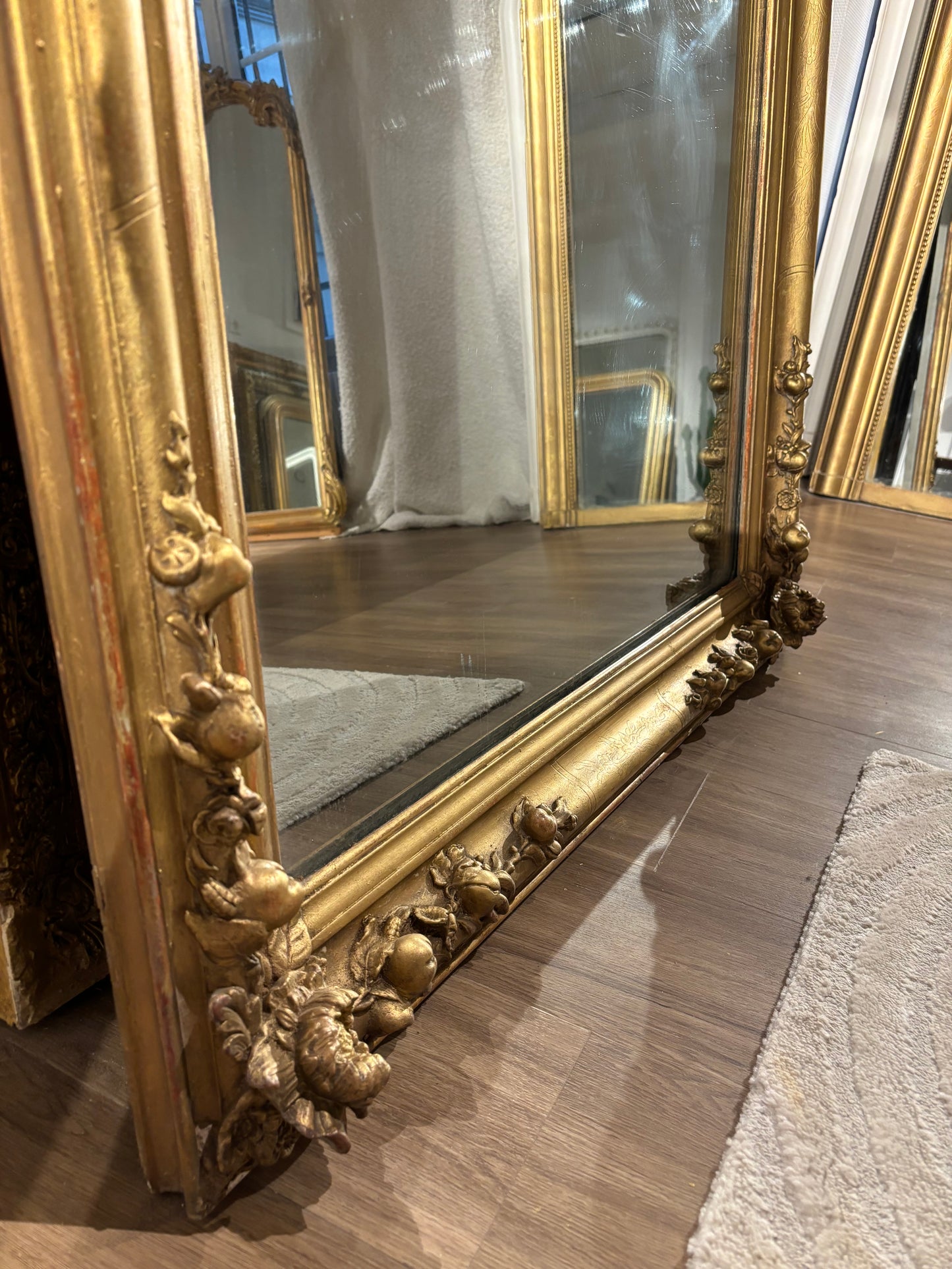 Miroir Louis Philippe à fronton appartement.basile