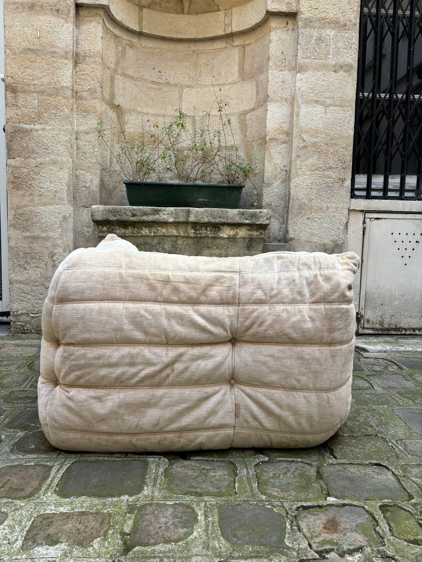Chauffeuse d’angle Togo Ligne Roset appartement.basile