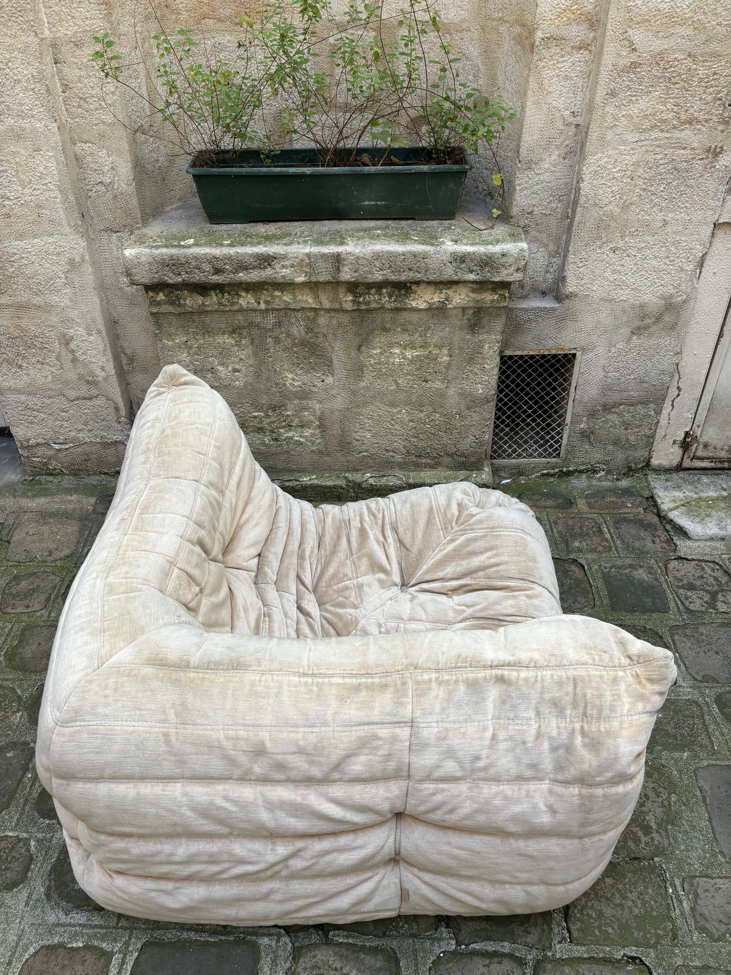 Chauffeuse d’angle Togo Ligne Roset appartement.basile