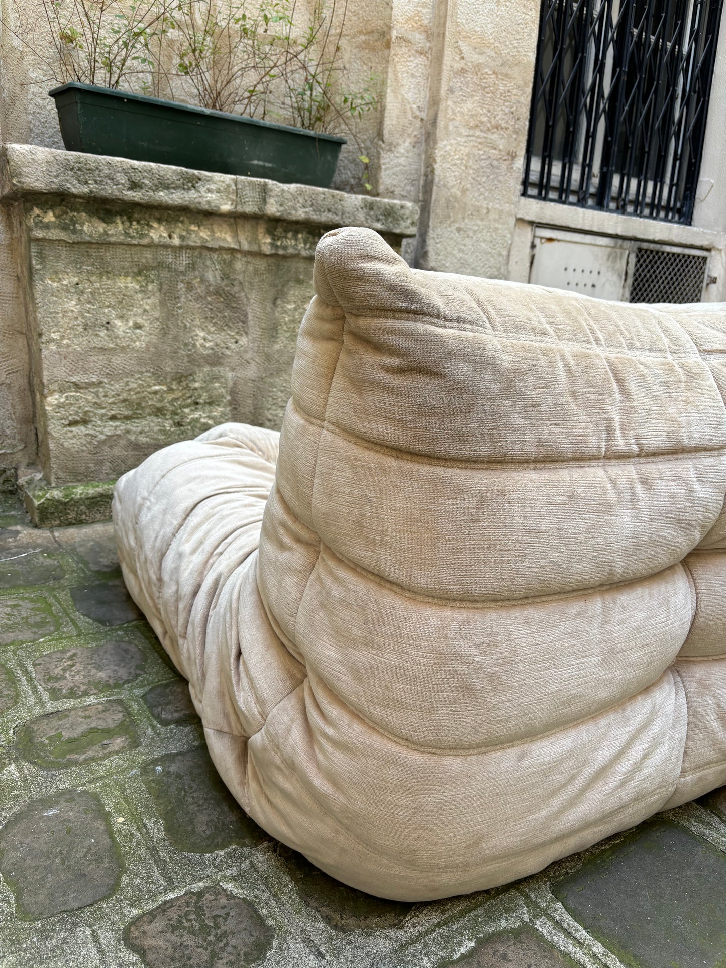 Chauffeuse d’angle Togo Ligne Roset appartement.basile