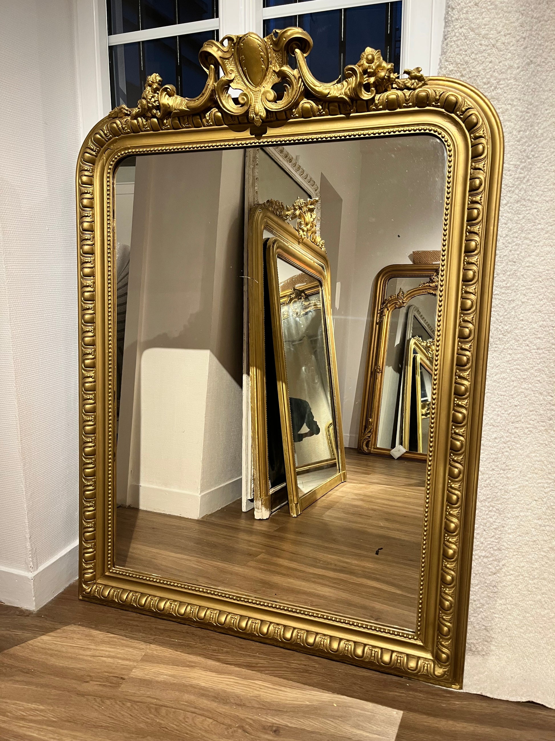Miroir Louis Philippe à fronton appartement.basile
