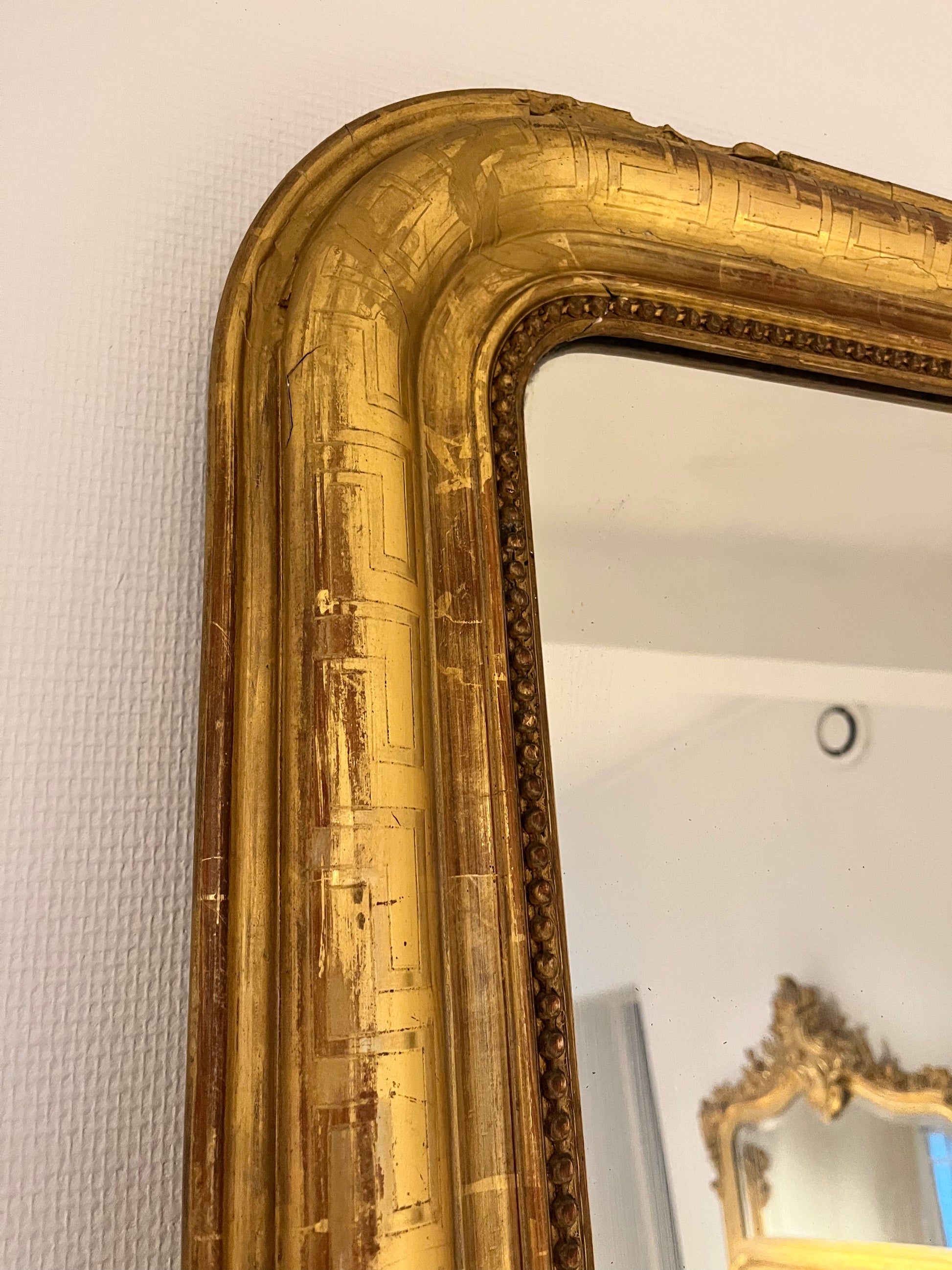 Miroir Louis Philippe à la feuille d’or appartement.basile