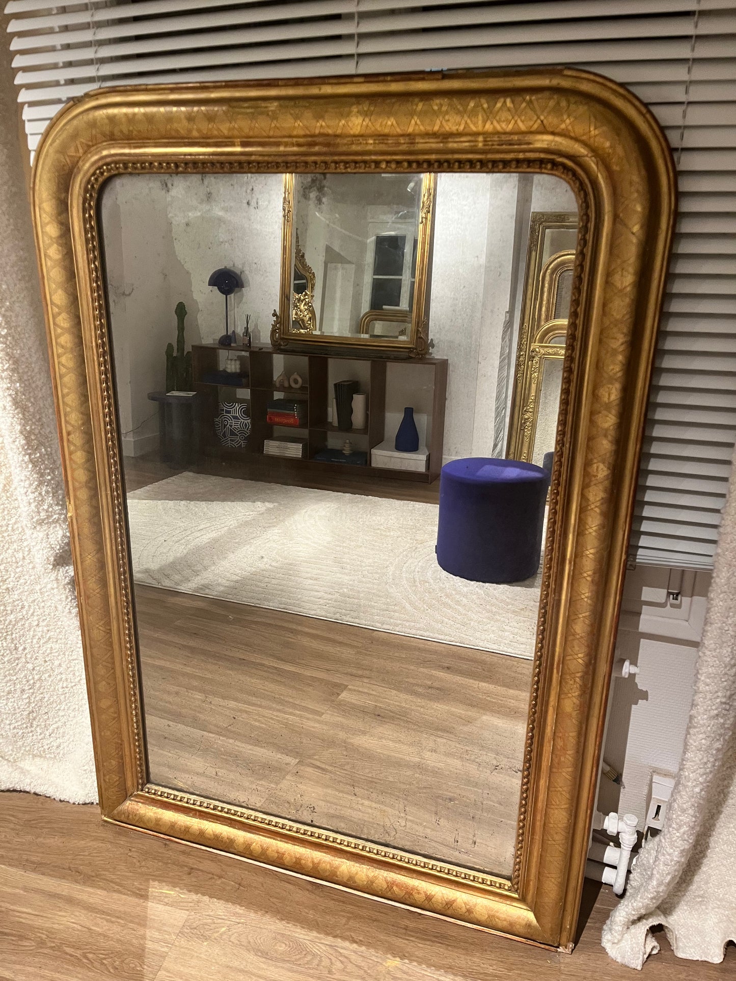Miroir Louis Philippe à la feuille d’or appartement.basile