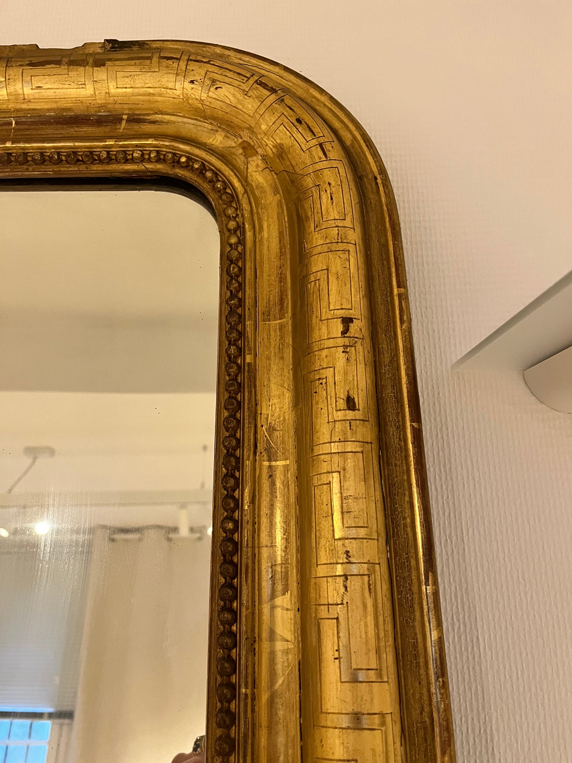 Miroir Louis Philippe à la feuille d’or appartement.basile