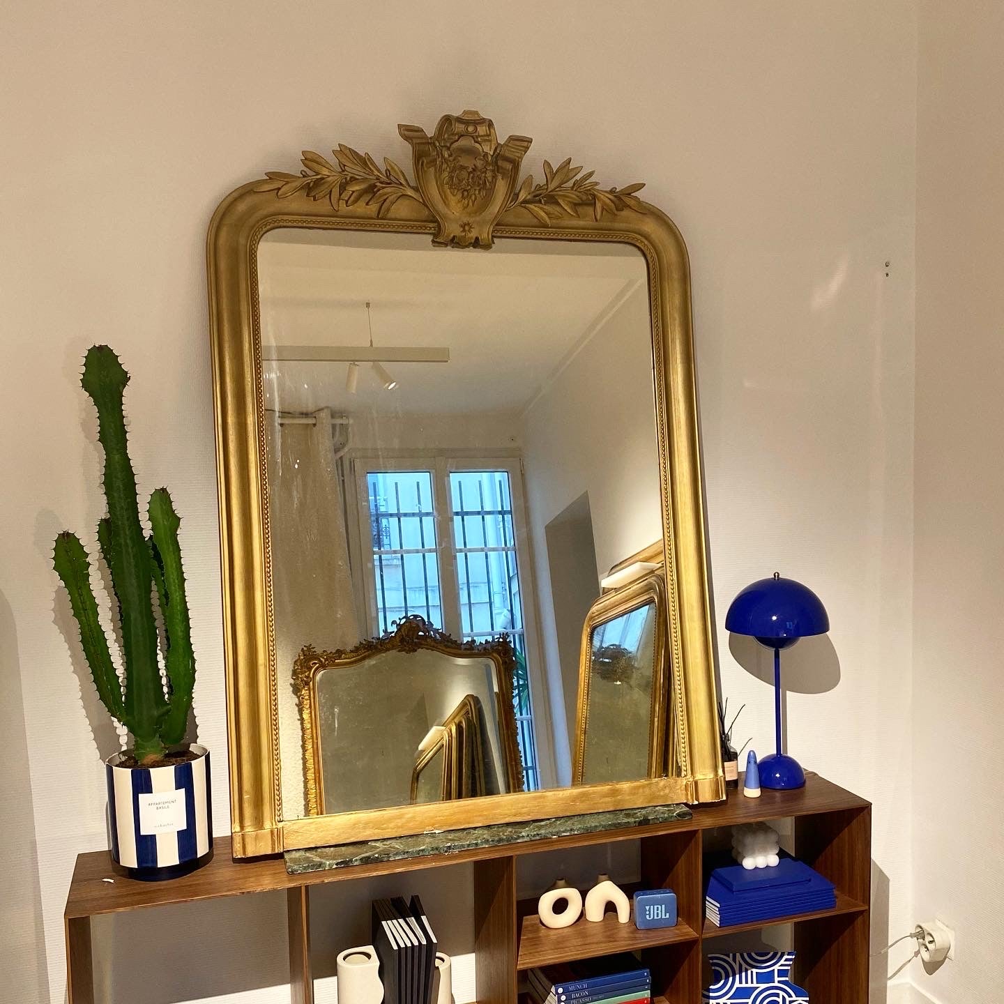 Grand miroir Louis Philippe à fronton appartement.basile