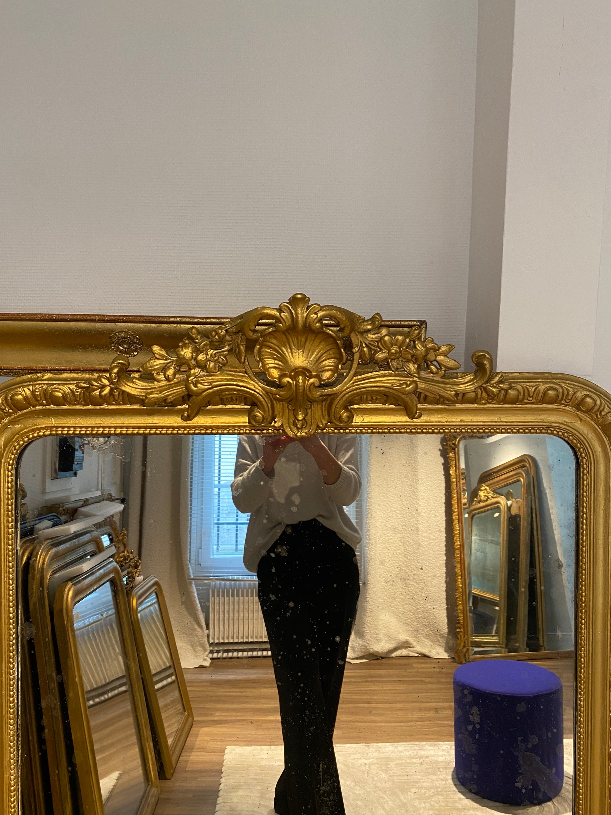 Grand miroir Louis Philippe à fronton appartement.basile