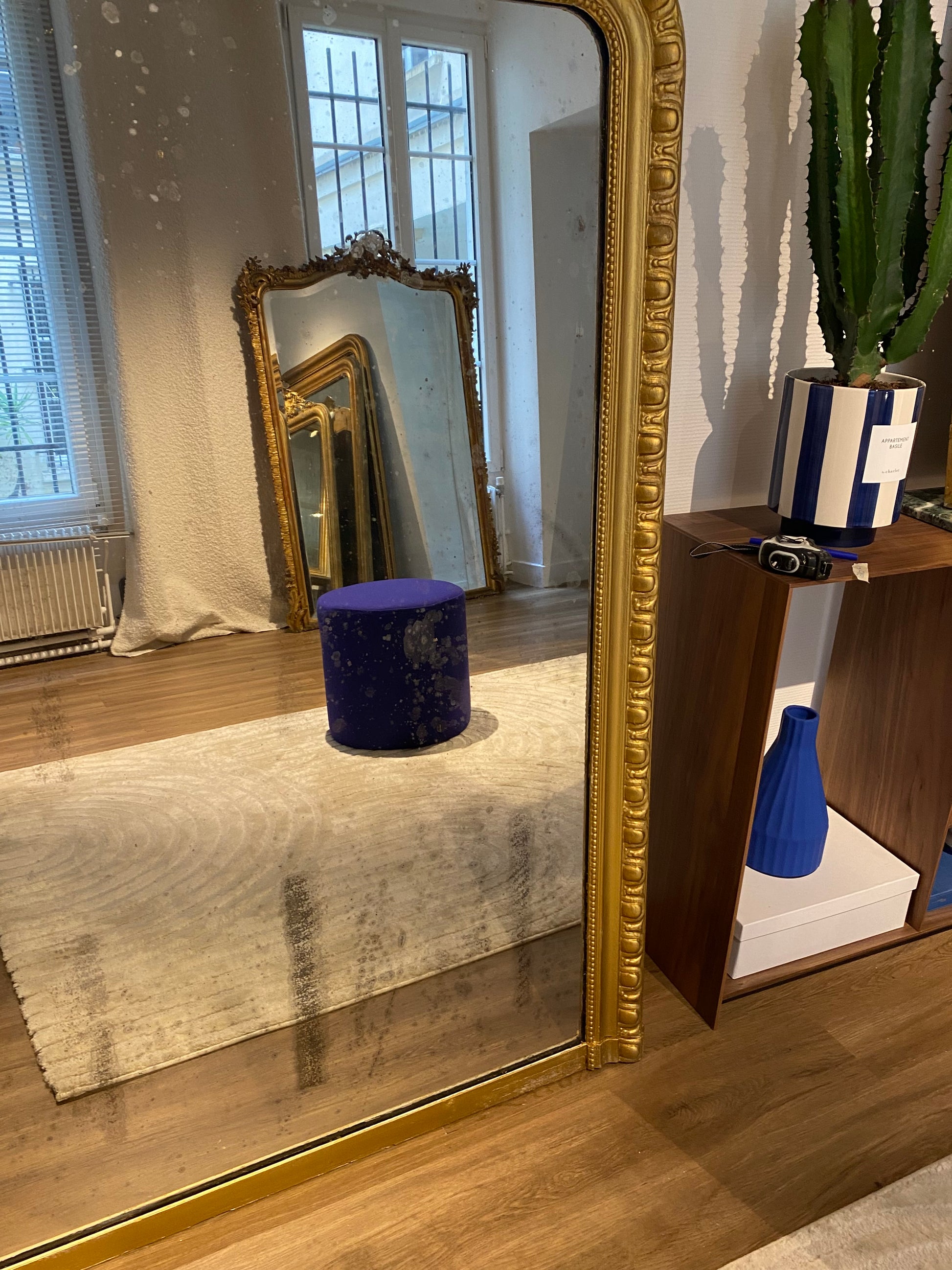 Grand miroir Louis Philippe à fronton appartement.basile