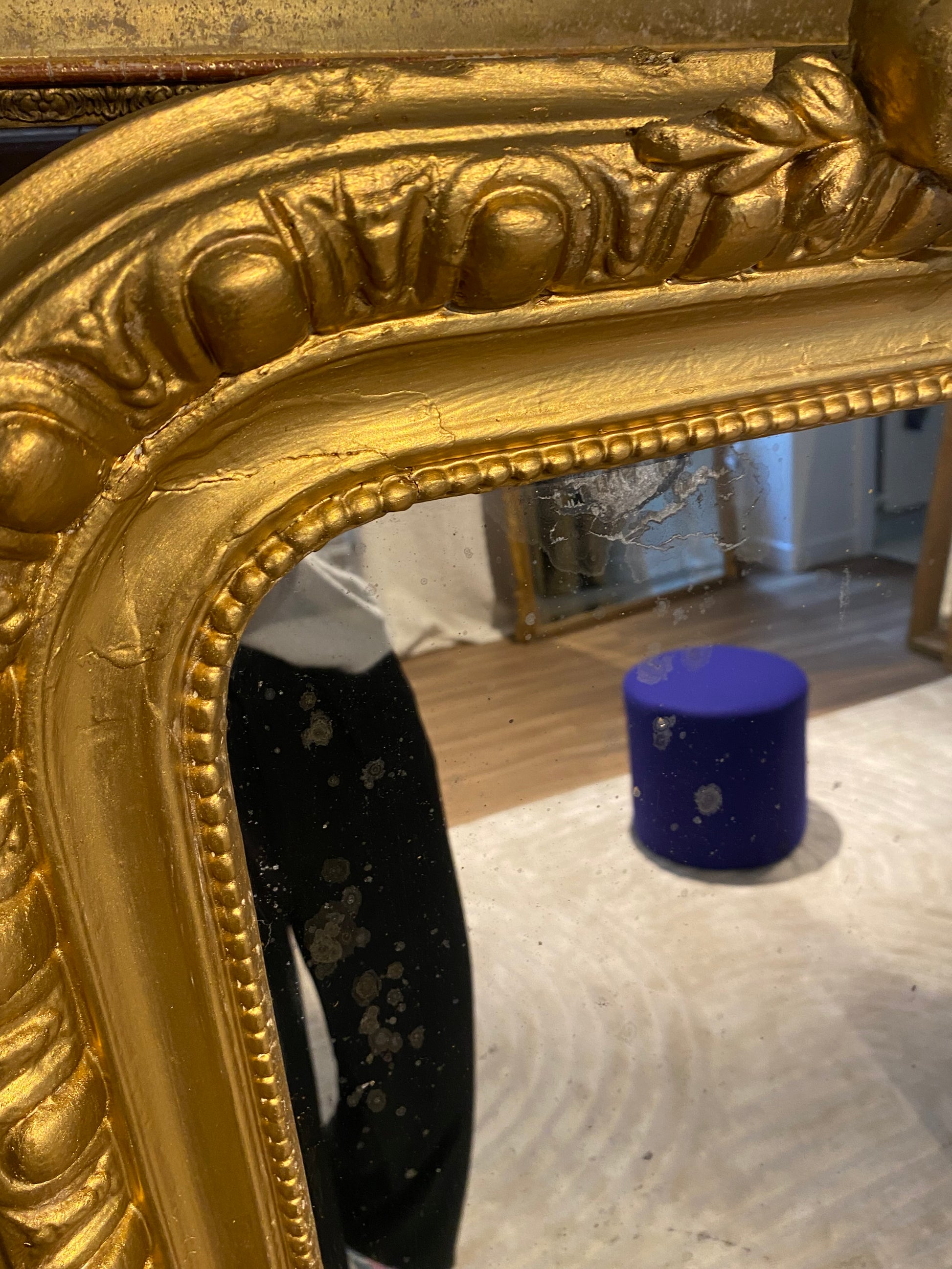 Grand miroir Louis Philippe à fronton appartement.basile