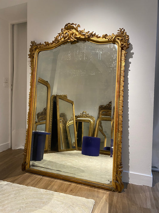 Grand miroir Louis XV à fronton appartement.basile