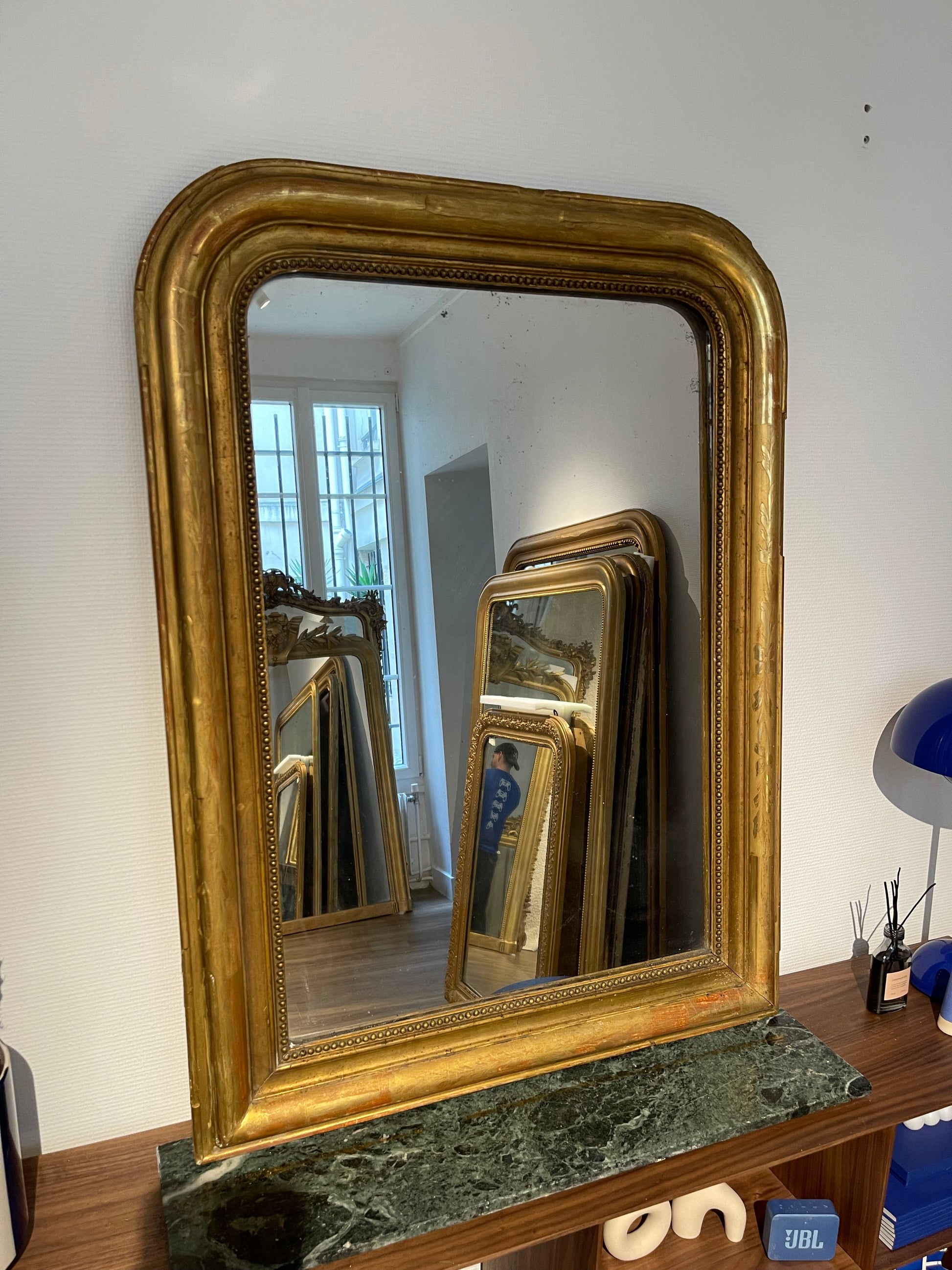 Miroir á la feuille d’or appartement.basile