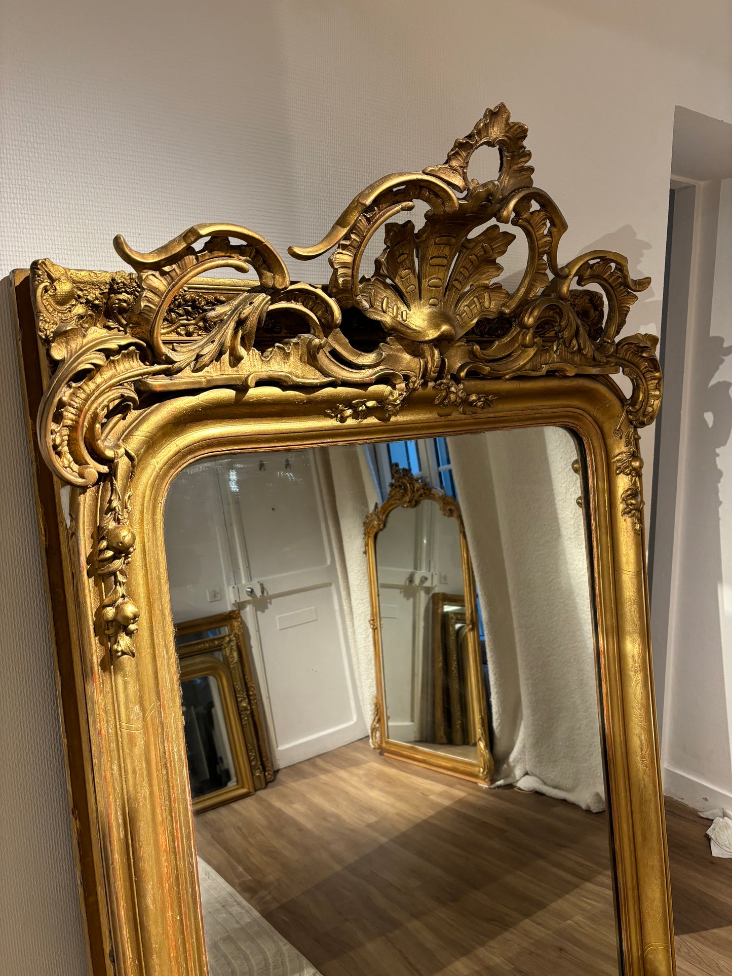 Miroir Louis Philippe à fronton appartement.basile
