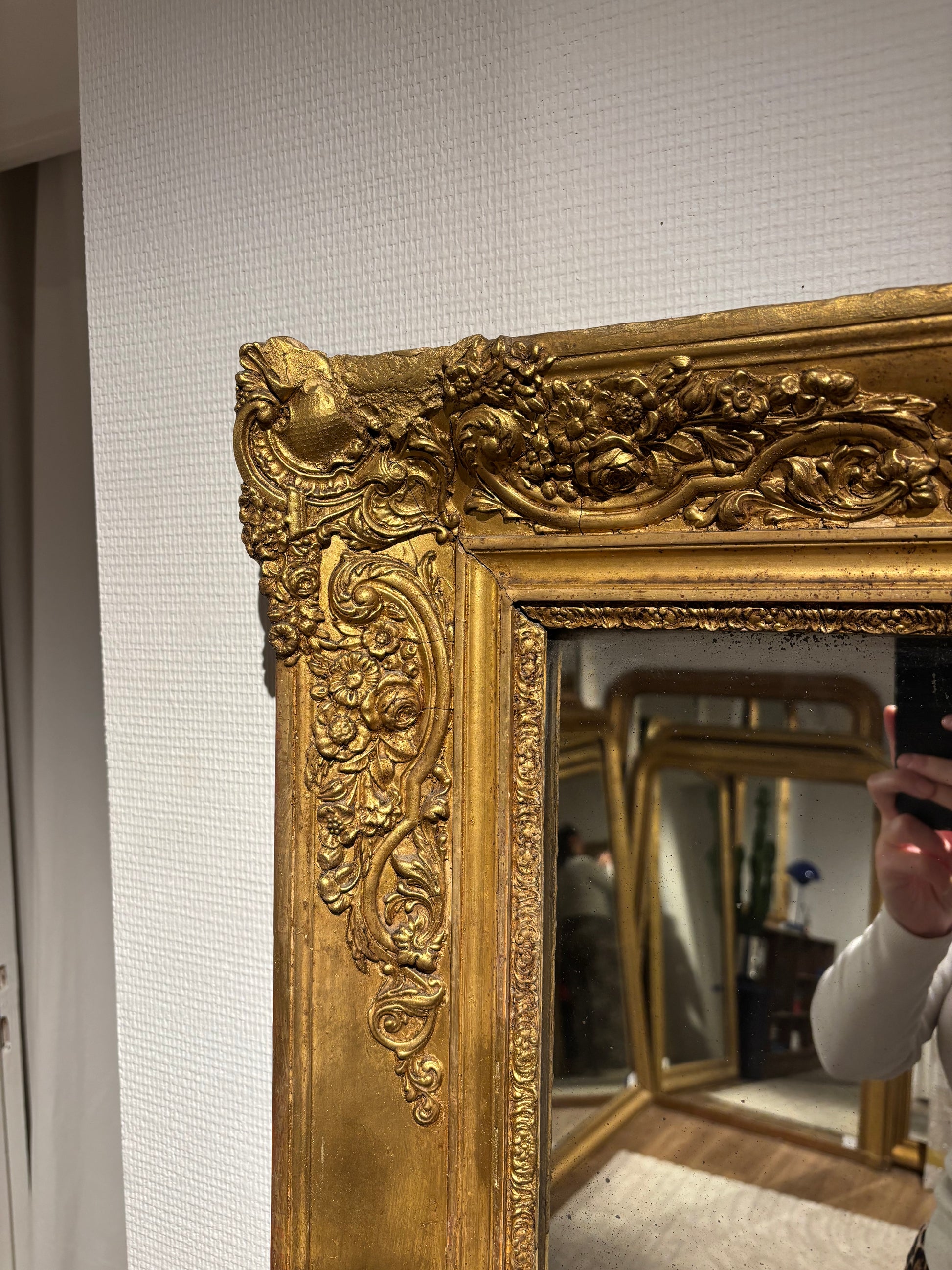 Grand miroir à la feuille d’or (Copie) appartement.basile