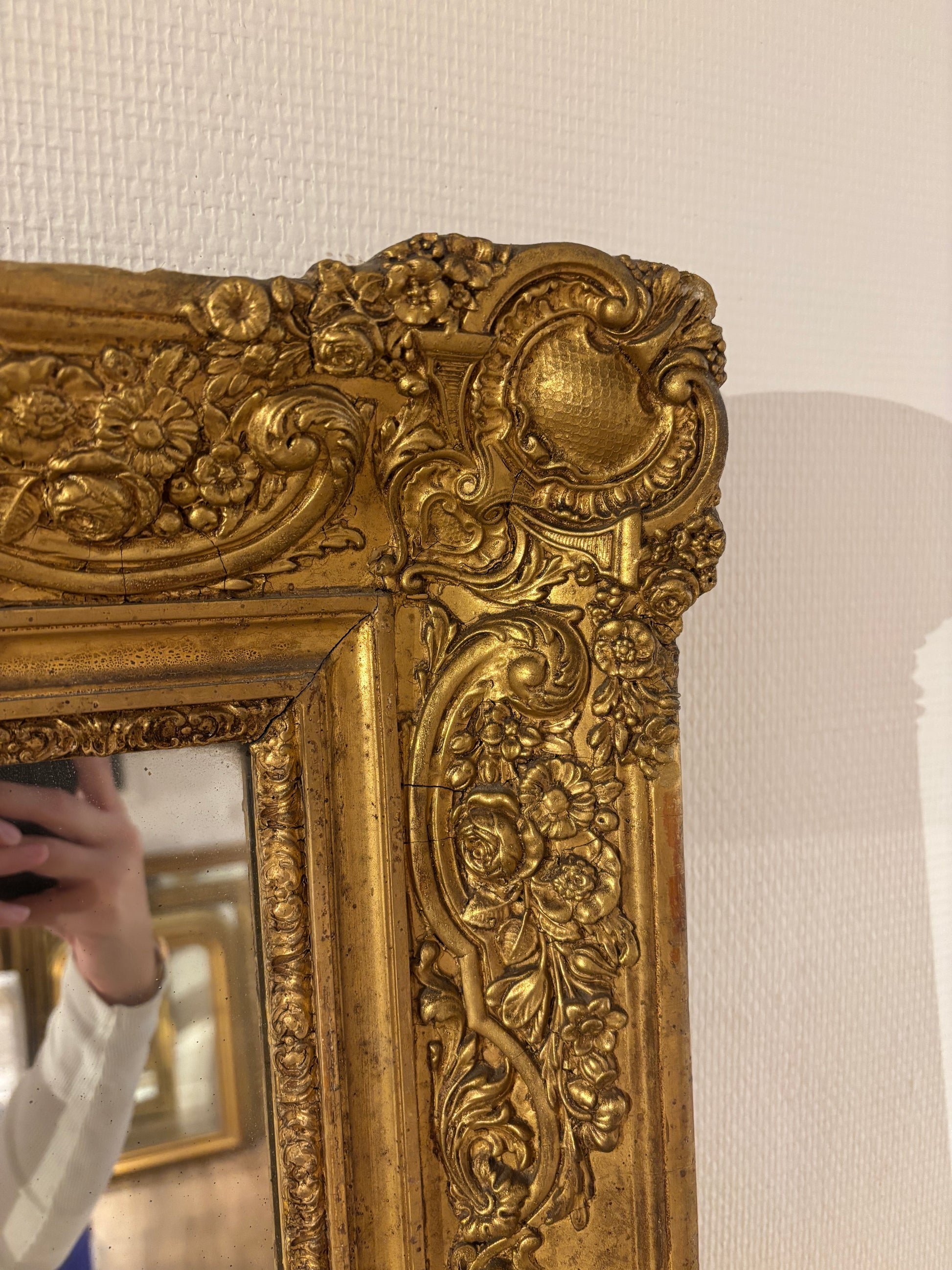 Grand miroir à la feuille d’or (Copie) appartement.basile