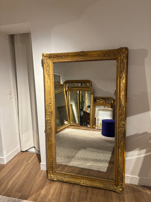 Grand miroir à la feuille d’or (Copie) appartement.basile