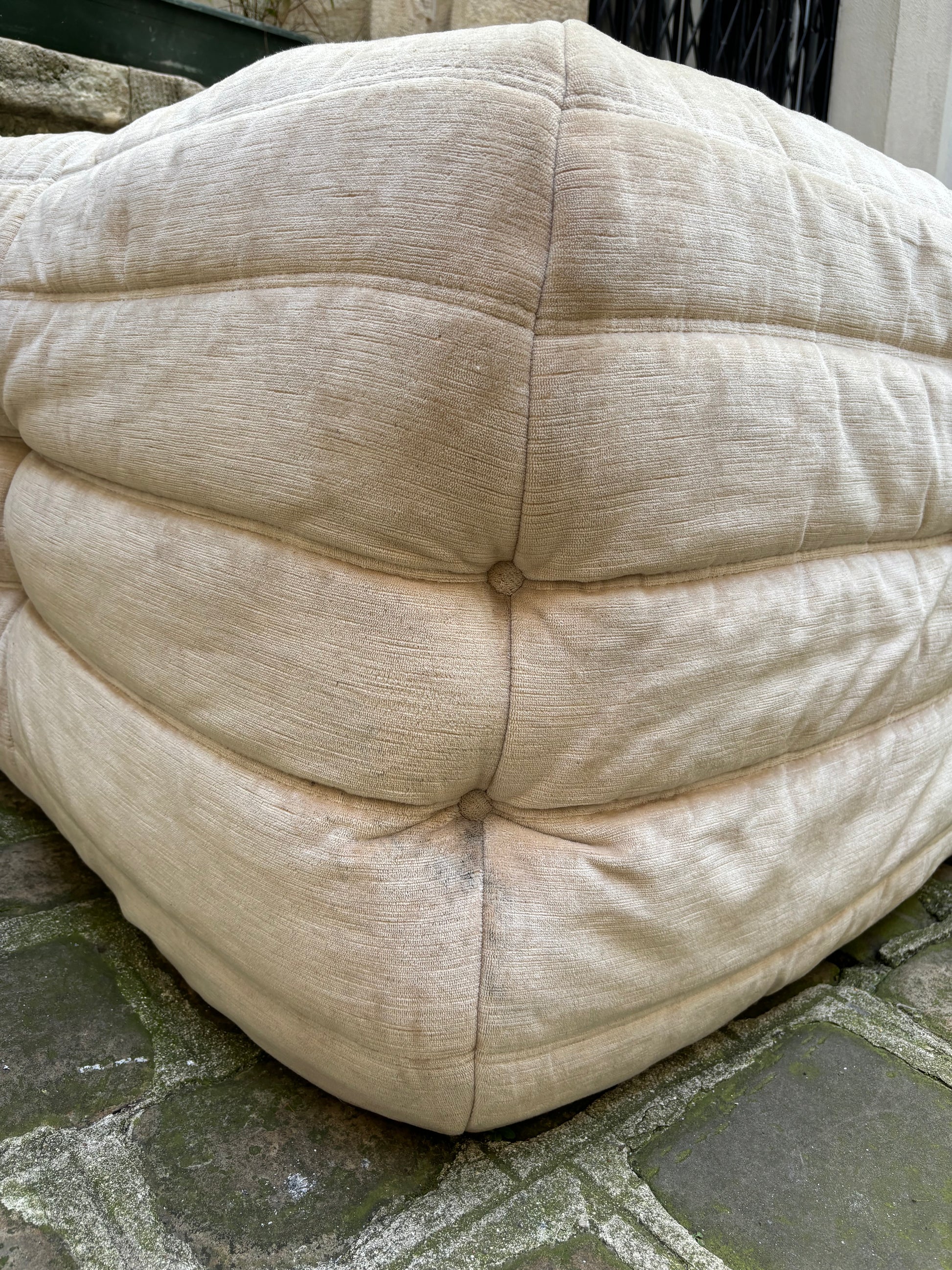 Chauffeuse d’angle Togo Ligne Roset appartement.basile