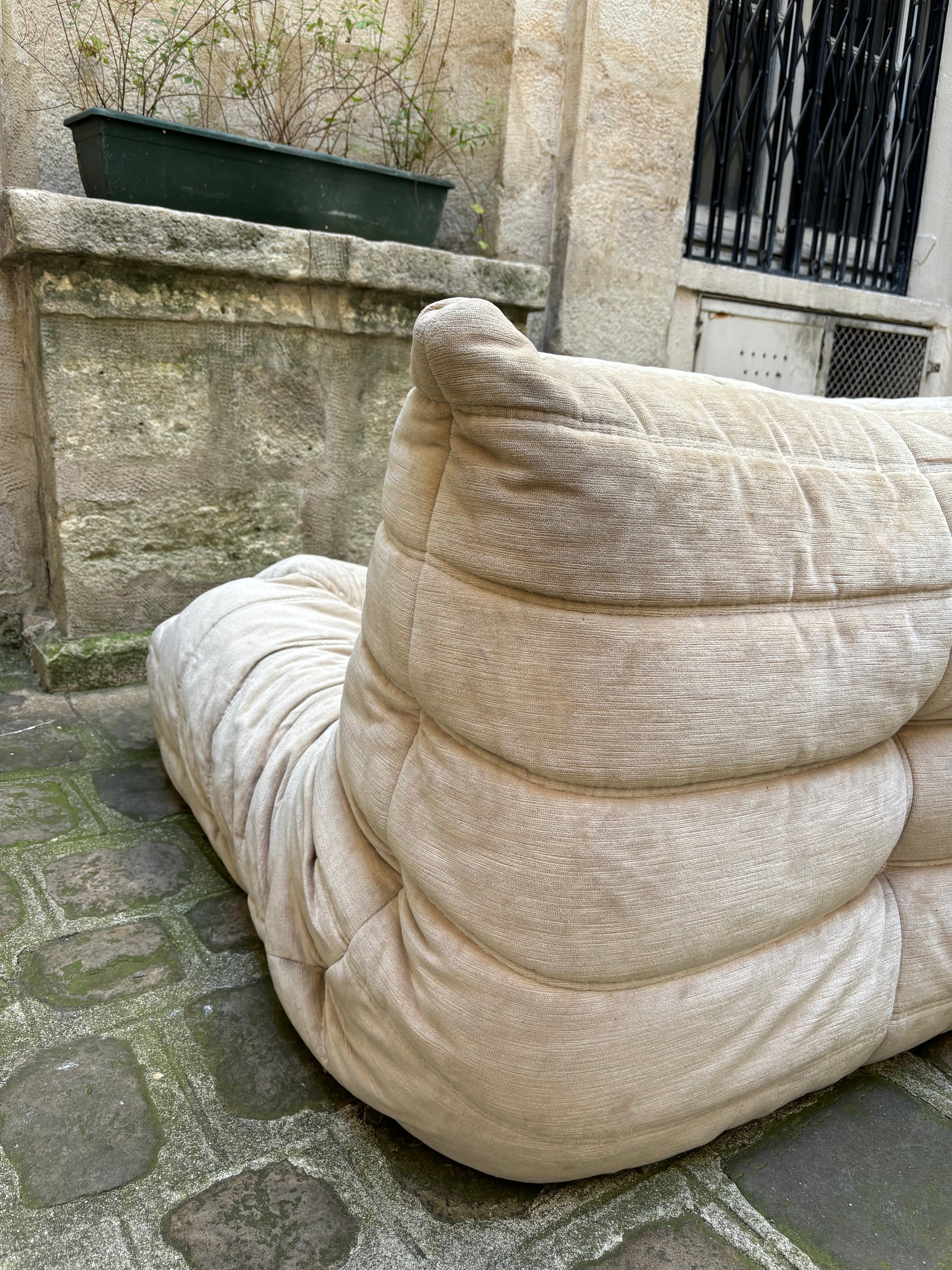 Chauffeuse d’angle Togo Ligne Roset appartement.basile
