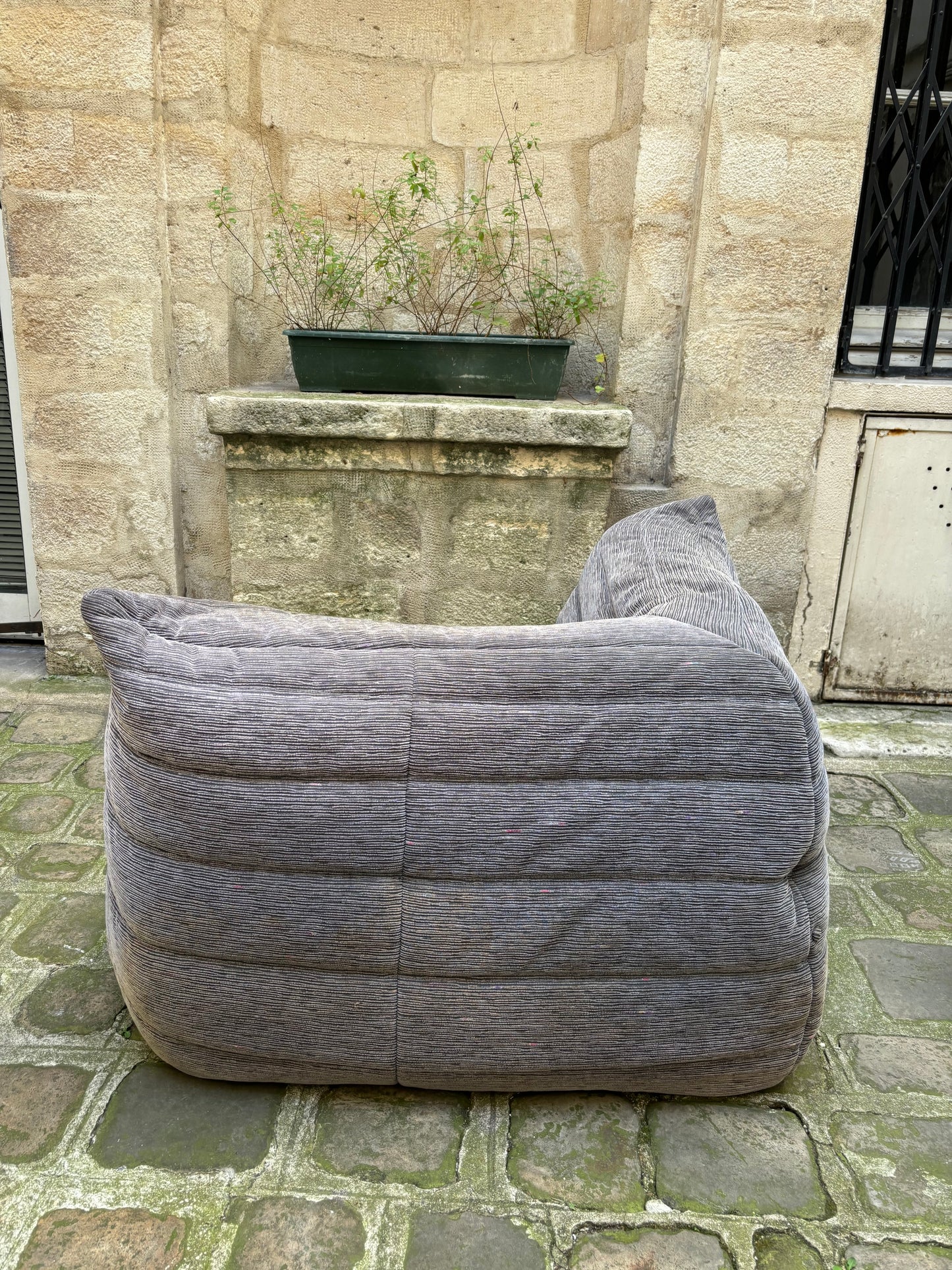 Chauffeuse d’angle Togo Ligne Roset appartement.basile